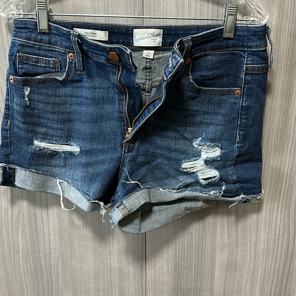 Universal Thread- High Rise MIDI - Picture 1 of 3